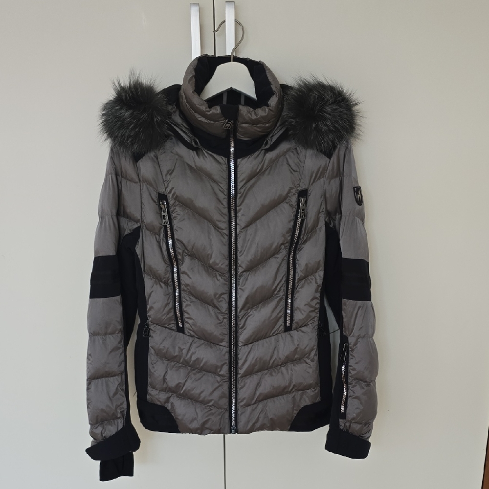 Women's Stylish Black and Gray Puffer Jacket with Faux Fur. Toni Sailer